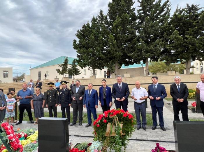 Qaradağda şəhidin məzarı ziyarət edildi - FOTO